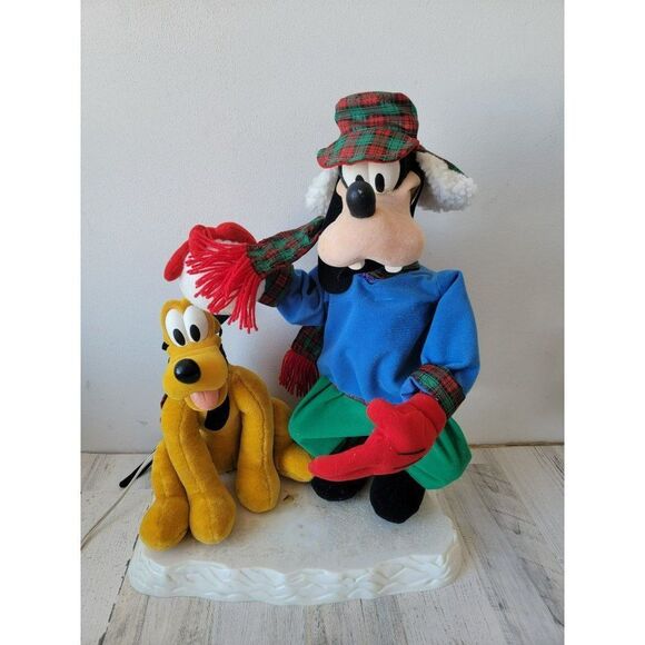 Santa's best goofy Pluto snowball fight animated motionette Xmas decor - Picture 2 of 16